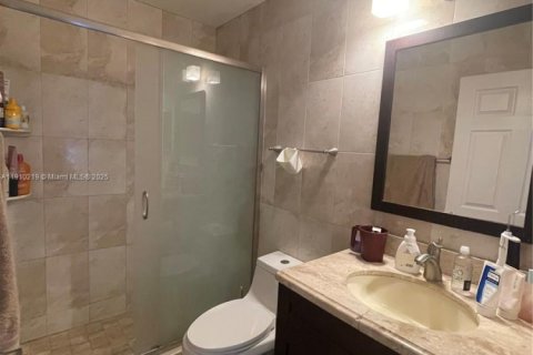 Villa ou maison à louer à Hollywood, Floride: 4 chambres, 187.2 m2 № 1966432 - photo 12