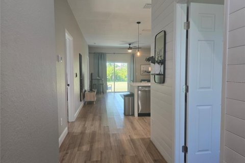 Commercial property in Port Charlotte, Florida 6 bedrooms, 198.44 sq.m. № 2304733 - photo 4