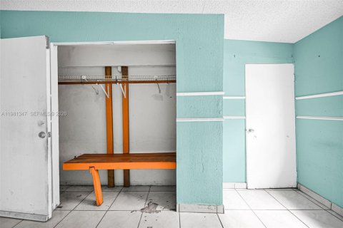 Купить виллу или дом в Майами, Флорида 3 спальни, 89.37м2, № 2043574 - фото 17