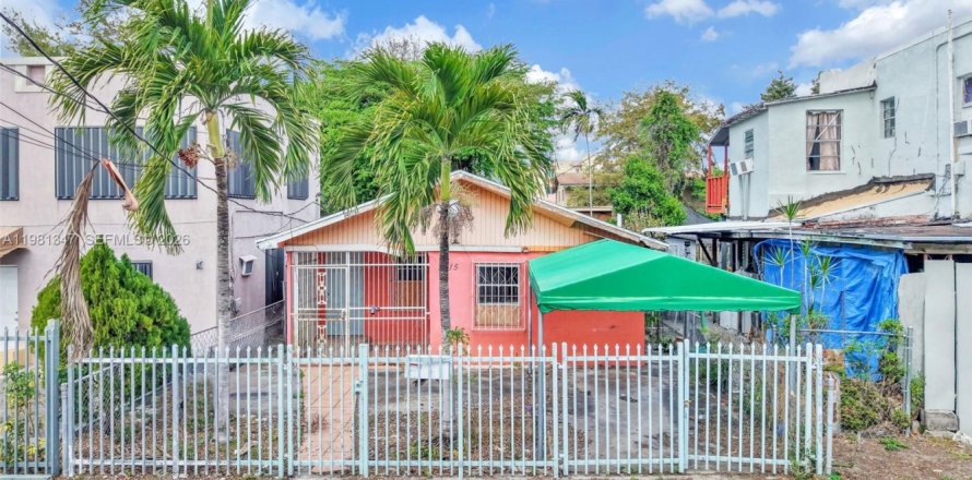 Дом в Майами, Флорида 3 спальни, 89.37м2 № 2043574