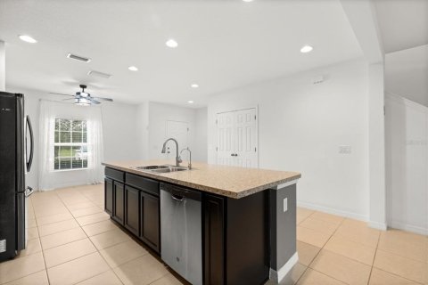 Townhouse in Davenport, Florida 3 bedrooms, 149.2 sq.m. № 2211297 - photo 8