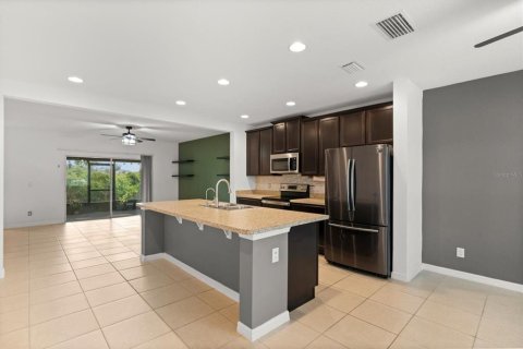 Townhouse in Davenport, Florida 3 bedrooms, 149.2 sq.m. № 2211297 - photo 4