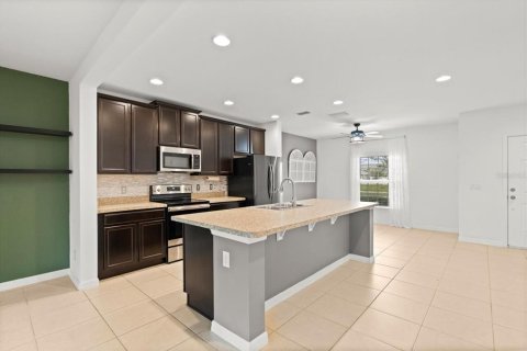 Townhouse in Davenport, Florida 3 bedrooms, 149.2 sq.m. № 2211297 - photo 7