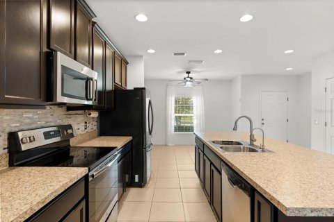 Townhouse in Davenport, Florida 3 bedrooms, 149.2 sq.m. № 2211297 - photo 9