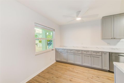 Copropriété à vendre à Indian Rocks Beach, Floride: 2 chambres, 64.1 m2 № 1901742 - photo 7