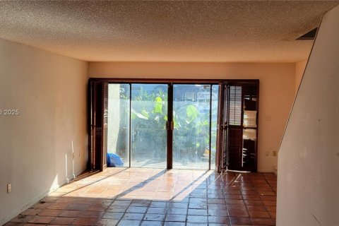 Touwnhouse à vendre à Miami, Floride: 2 chambres, 102.19 m2 № 1954853 - photo 4