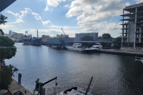 Touwnhouse à vendre à Miami, Floride: 2 chambres, 102.19 m2 № 1954853 - photo 3