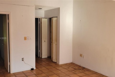 Touwnhouse à vendre à Miami, Floride: 2 chambres, 102.19 m2 № 1954853 - photo 10