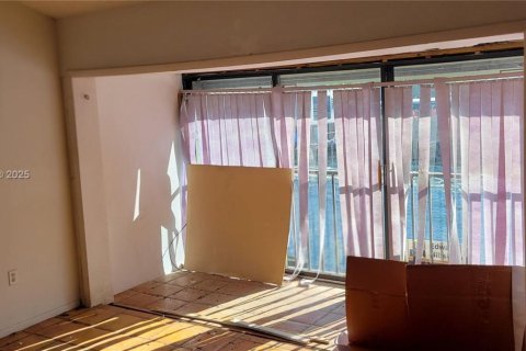 Touwnhouse à vendre à Miami, Floride: 2 chambres, 102.19 m2 № 1954853 - photo 9