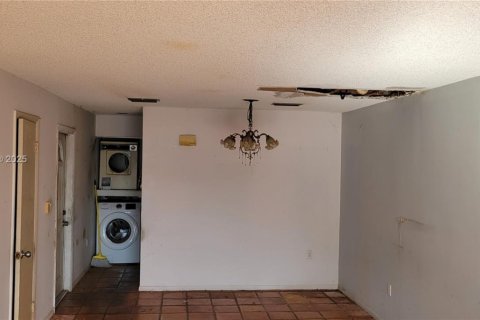 Touwnhouse à vendre à Miami, Floride: 2 chambres, 102.19 m2 № 1954853 - photo 5