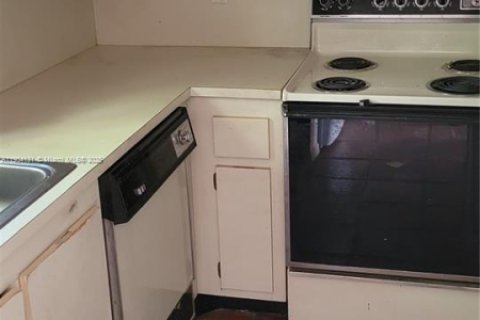 Touwnhouse à vendre à Miami, Floride: 2 chambres, 102.19 m2 № 1954853 - photo 7