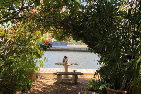 Touwnhouse à vendre à Miami, Floride: 2 chambres, 102.19 m2 № 1954853 - photo 13