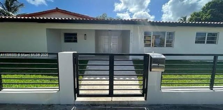 Casa en Miami, Florida 5 dormitorios, 269.42 m2 № 1848776