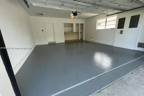 Casa en venta en Miami, Florida, 5 dormitorios, 269.42 m2 № 1848776 - foto 29