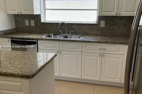 Casa en venta en Miami, Florida, 5 dormitorios, 269.42 m2 № 1848776 - foto 13