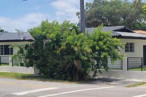 Casa en venta en Miami, Florida, 5 dormitorios, 269.42 m2 № 1848776 - foto 30