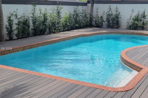 Casa en venta en Miami, Florida, 5 dormitorios, 269.42 m2 № 1848776 - foto 10