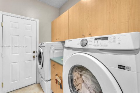 Купить виллу или дом в Уэстон, Флорида 8 комнат, 248.42м2, № 2044560 - фото 20