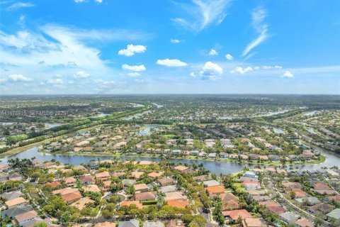 Купить виллу или дом в Уэстон, Флорида 8 комнат, 248.42м2, № 2044560 - фото 7