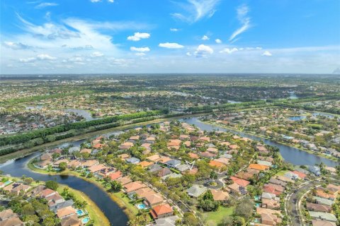 Купить виллу или дом в Уэстон, Флорида 8 комнат, 248.42м2, № 2044560 - фото 8