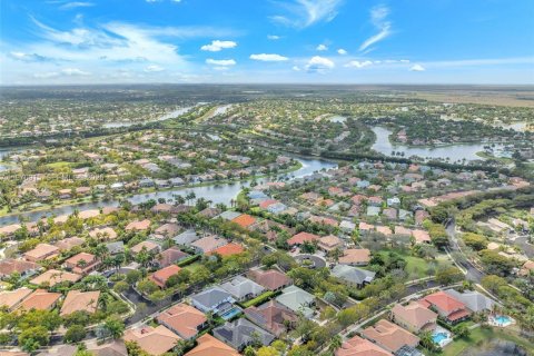 Купить виллу или дом в Уэстон, Флорида 8 комнат, 248.42м2, № 2044560 - фото 5