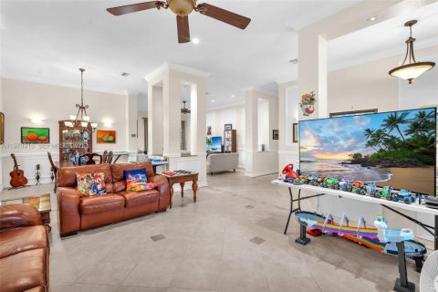 Купить виллу или дом в Уэстон, Флорида 8 комнат, 248.42м2, № 2044560 - фото 29