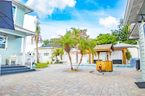 House in Cocoa, Florida 4 bedrooms, 221.85 sq.m. № 2110405 - photo 15