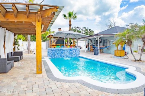 House in Cocoa, Florida 4 bedrooms, 221.85 sq.m. № 2110405 - photo 17