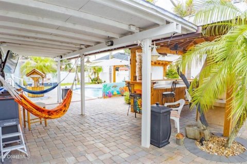 House in Cocoa, Florida 4 bedrooms, 221.85 sq.m. № 2110405 - photo 24