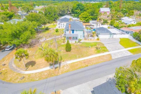 House in Cocoa, Florida 4 bedrooms, 221.85 sq.m. № 2110405 - photo 2
