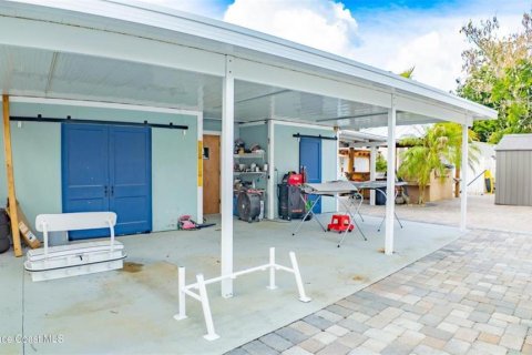 House in Cocoa, Florida 4 bedrooms, 221.85 sq.m. № 2110405 - photo 23