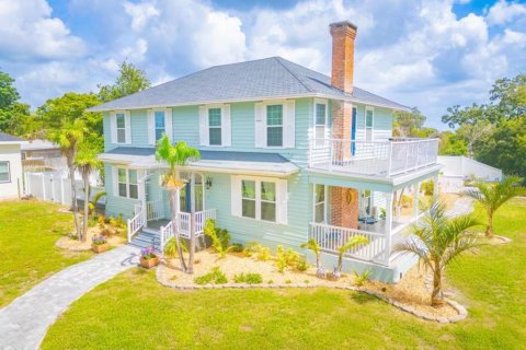 House in Cocoa, Florida 4 bedrooms, 221.85 sq.m. № 2110405