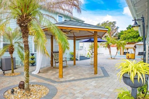 House in Cocoa, Florida 4 bedrooms, 221.85 sq.m. № 2110405 - photo 14