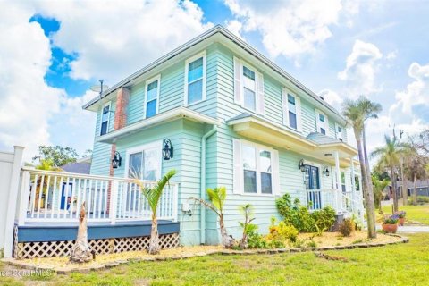 House in Cocoa, Florida 4 bedrooms, 221.85 sq.m. № 2110405 - photo 8
