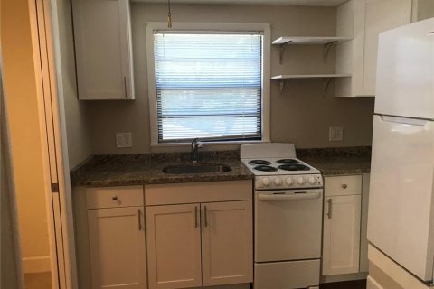 Villa ou maison à louer à Brandon, Floride: 1 chambre, 92.9 m2 № 2414075 - photo 4