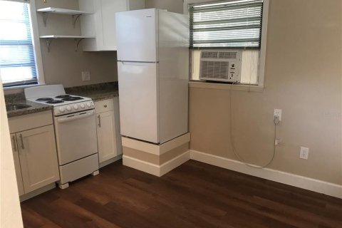 Villa ou maison à louer à Brandon, Floride: 1 chambre, 92.9 m2 № 2414075 - photo 3