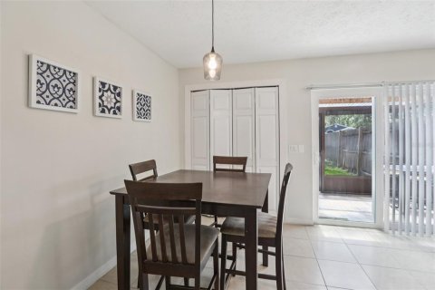 Townhouse in Tampa, Florida 2 bedrooms, 98.85 sq.m. № 1870553 - photo 9
