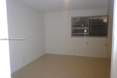 Condo in Margate, Florida, 2 bedrooms  № 1989603 - photo 8