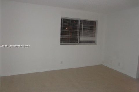 Condo in Margate, Florida, 2 bedrooms  № 1989603 - photo 9