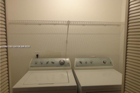 Condo in Margate, Florida, 2 bedrooms  № 1989603 - photo 10