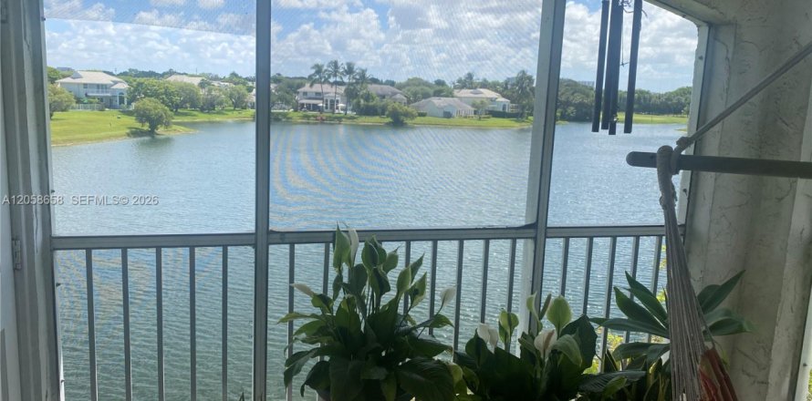 Appartement à Doral, Floride 2 chambres, 94.3 m2 № 2168196