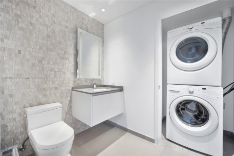 Condominio en venta en Miami, Florida, 2 dormitorios, 115.01 m2 № 2029409 - foto 11