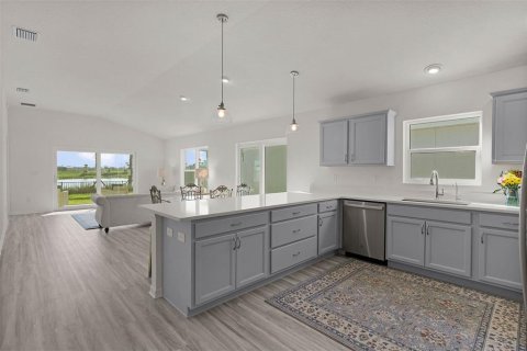 House in The Villages, Florida 3 bedrooms, 139.07 sq.m. № 2208905 - photo 13