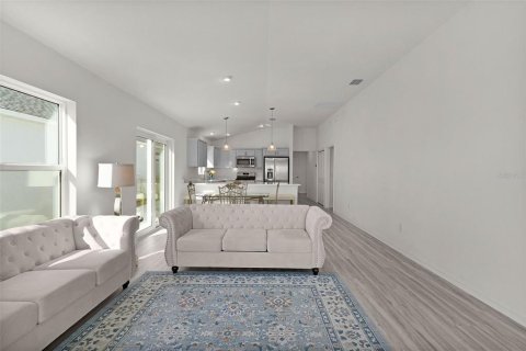 House in The Villages, Florida 3 bedrooms, 139.07 sq.m. № 2208905 - photo 7
