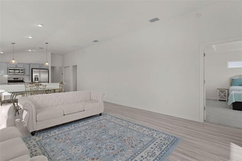 House in The Villages, Florida 3 bedrooms, 139.07 sq.m. № 2208905 - photo 8
