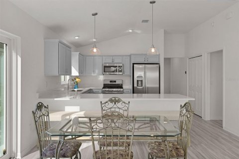 House in The Villages, Florida 3 bedrooms, 139.07 sq.m. № 2208905 - photo 16