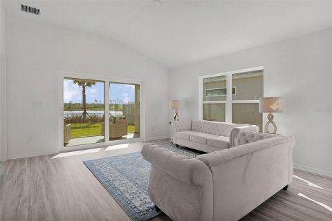 House in The Villages, Florida 3 bedrooms, 139.07 sq.m. № 2208905 - photo 10