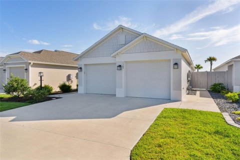 House in The Villages, Florida 3 bedrooms, 139.07 sq.m. № 2208905 - photo 4