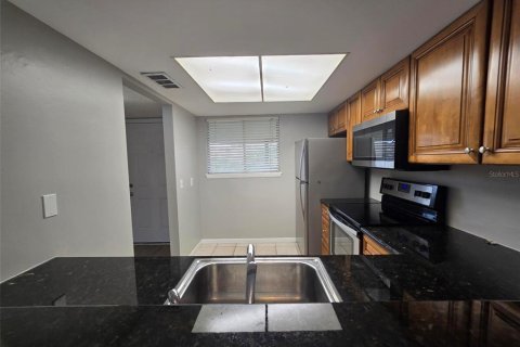 Condo in Tampa, Florida, 1 bedroom  № 1893661 - photo 5