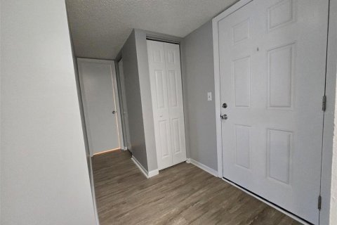Condo in Tampa, Florida, 1 bedroom  № 1893661 - photo 12